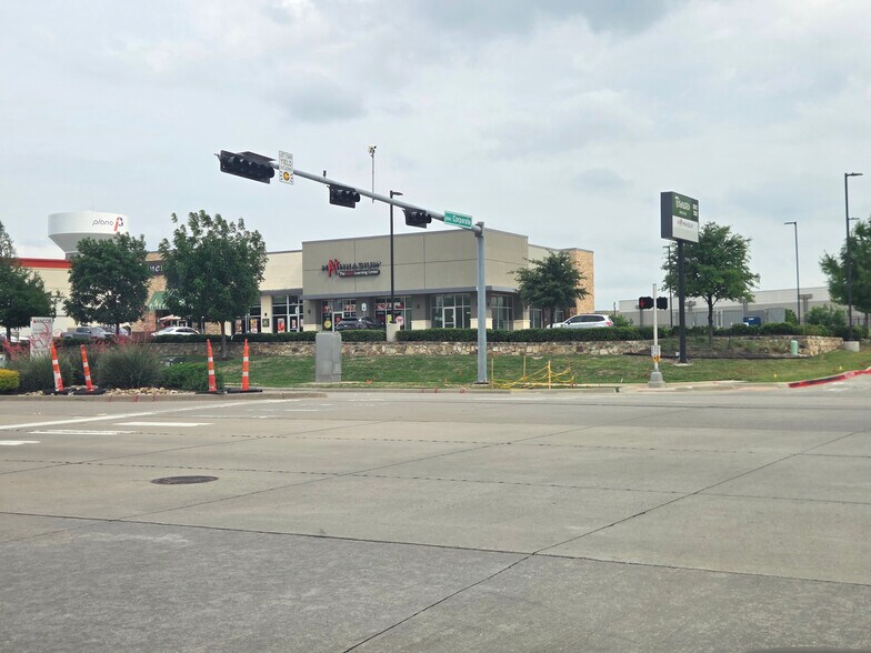 6280 Tennyson Pkwy, Plano, TX à louer - Photo de l’immeuble – Image 3 sur 21