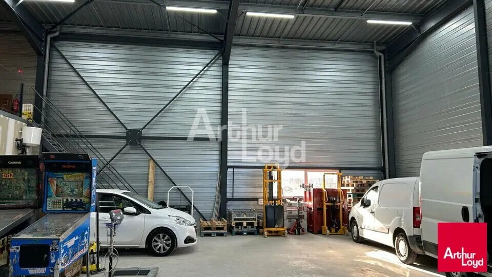 Local d’activités dans La Chaussée-Saint-Victor à louer - Photo intérieure – Image 2 sur 4