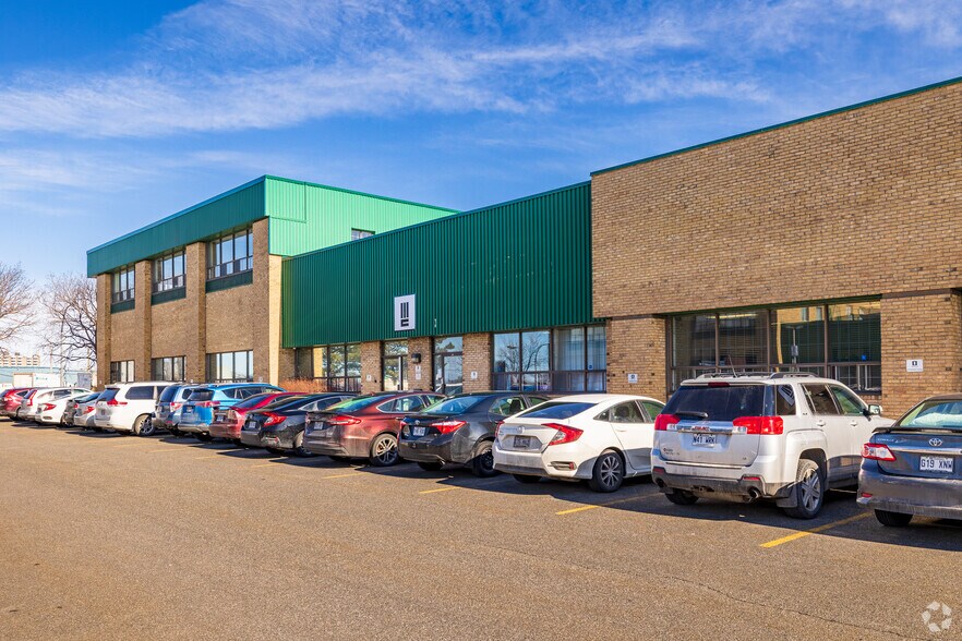 392-440 Rue Isabey, Montréal, QC à louer - Photo de l’immeuble – Image 2 sur 5