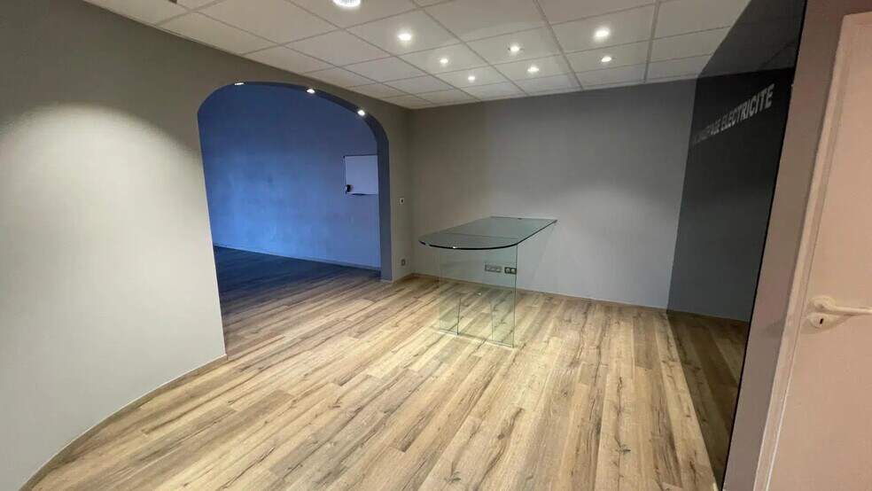 Bureau dans Tossiat à louer - Photo de l’immeuble – Image 2 sur 8