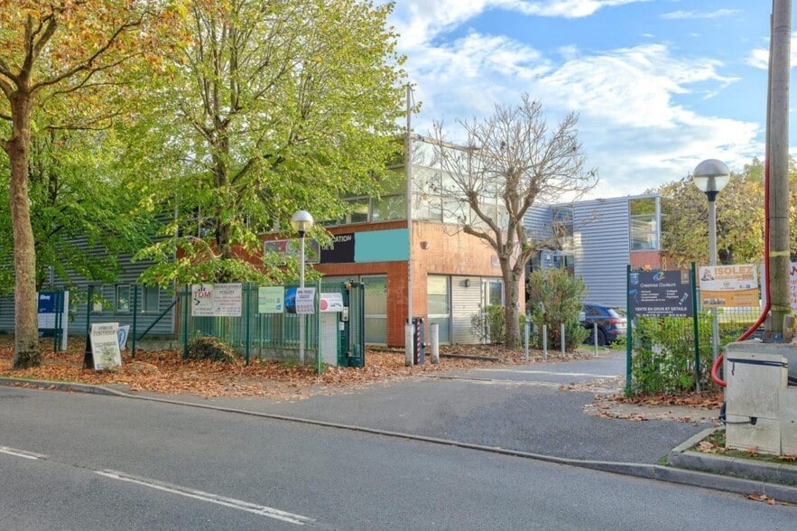 4 Avenue Pierre Salvi, Gonesse à louer - Photo de l’immeuble – Image 3 sur 7