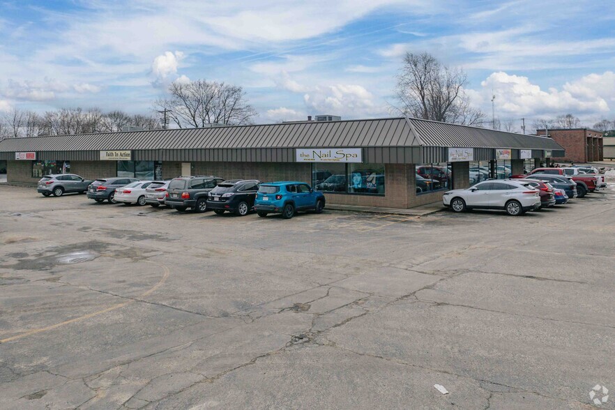66-84 John Fitch Hwy, Fitchburg, MA à vendre - Photo de l’immeuble – Image 1 sur 2