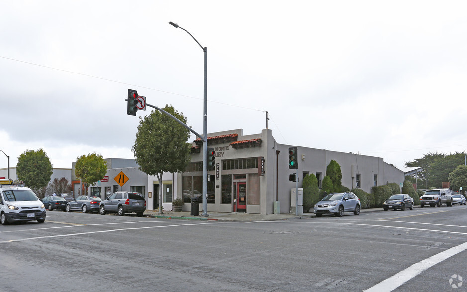 800 Lighthouse Ave, Monterey, CA à louer - Photo de l’immeuble – Image 3 sur 3