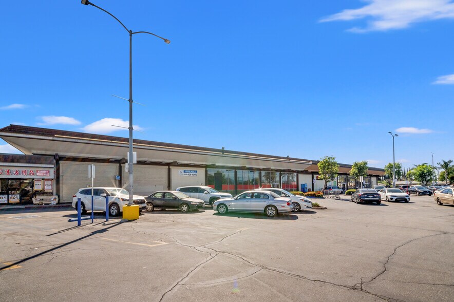 CVS Greater Los Angeles Portfolio portefeuille de 3 biens à vendre sur LoopNet.fr - Photo de l’immeuble – Image 3 sur 3
