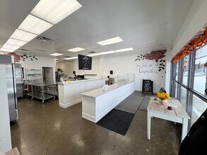 4211 106th St NW, Edmonton, AB à louer Photo intérieure– Image 2 sur 7