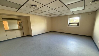 300 Cox St, Roselle, NJ à louer Photo intérieure– Image 1 sur 8