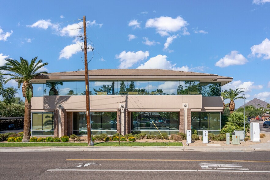 8399 E Indian School Rd, Scottsdale, AZ à louer - Photo de l’immeuble – Image 2 sur 7