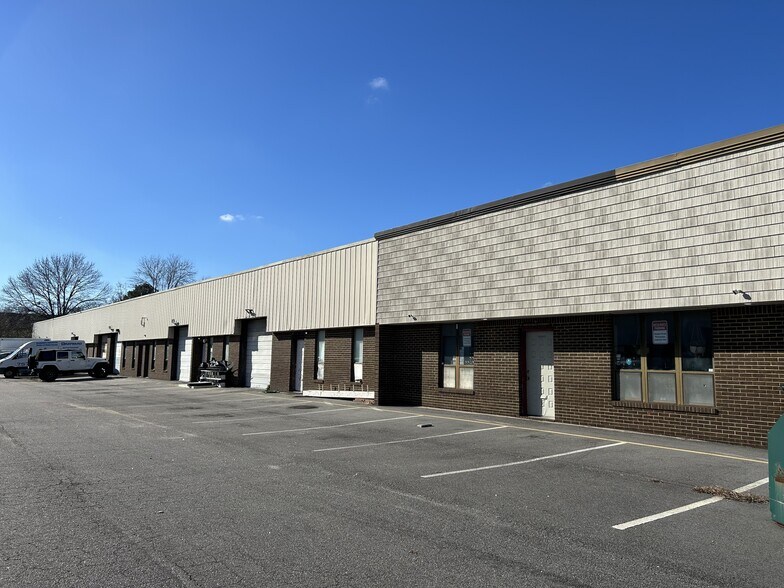 5773-5776 Arrowhead Drive, Virginia Beach, VA à louer - Photo de l’immeuble – Image 2 sur 3