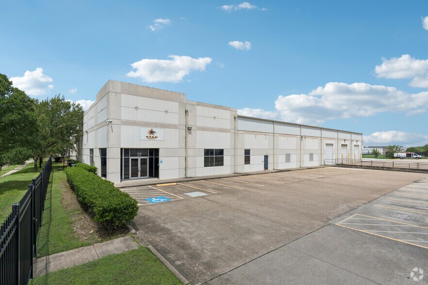 7425 Major St, Houston, TX à louer - Photo de l’immeuble – Image 1 sur 26