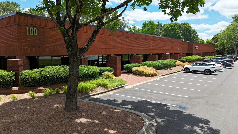 5600 Oakbrook Pky, Norcross, GA à louer - Photo de l’immeuble – Image 1 sur 10