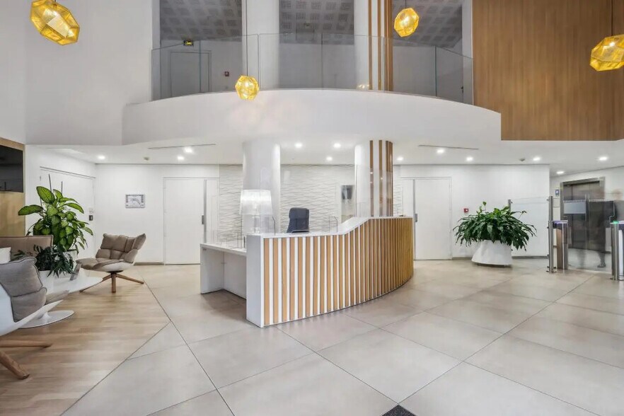 2 Place Des Vosges, Courbevoie à louer - Photo de l’immeuble – Image 3 sur 11