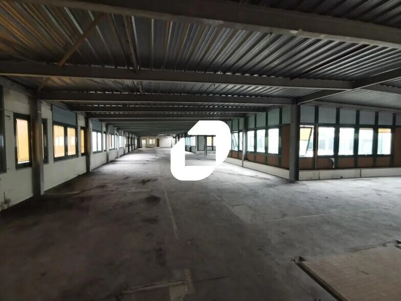 Local d’activités dans Neuilly-sur-Marne à louer - Photo de l’immeuble – Image 2 sur 4