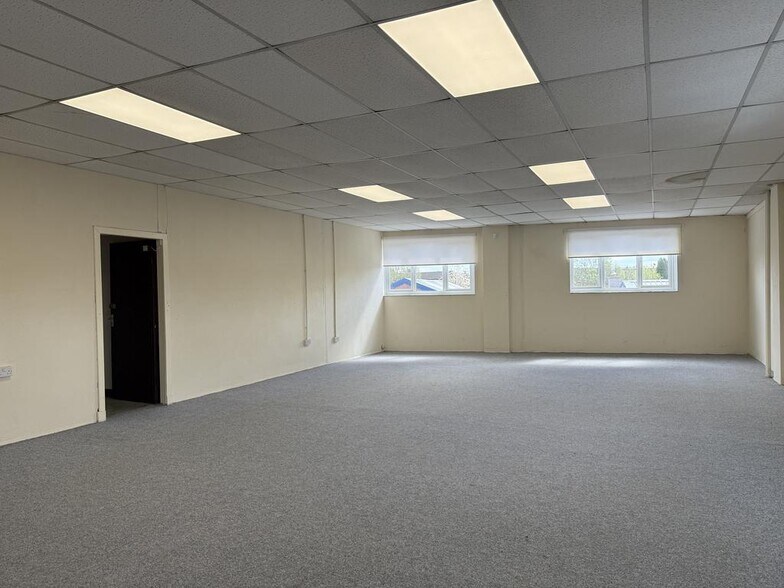 1-3 Burnbank Rd, Falkirk à louer - Photo de l’immeuble – Image 2 sur 2