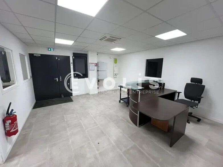 Local d'activités dans Vaulx-Milieu à vendre - Photo intérieure – Image 3 sur 22
