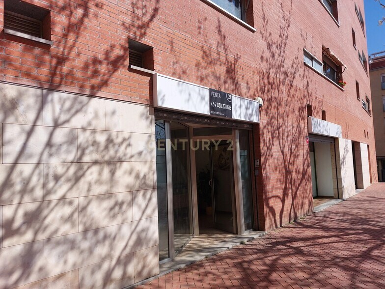 Immeuble residentiel dans Sabadell, Barcelona à vendre - Photo de l’immeuble – Image 2 sur 5