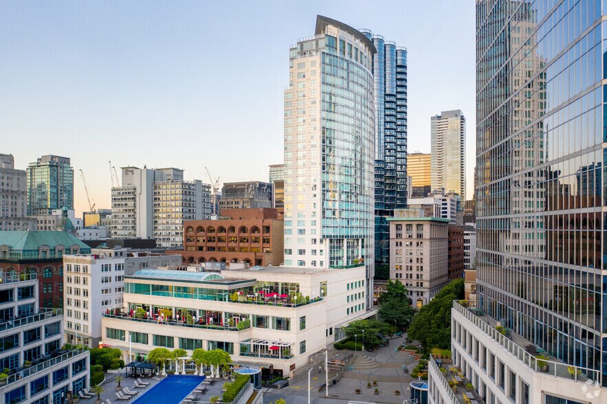 837 Hastings St W, Vancouver, BC à vendre - Photo de l’immeuble – Image 2 sur 6
