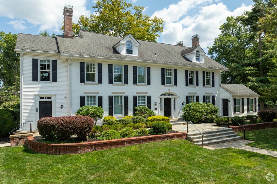 65 S Main St, Pennington, NJ à louer - Photo de l’immeuble – Image 1 sur 3