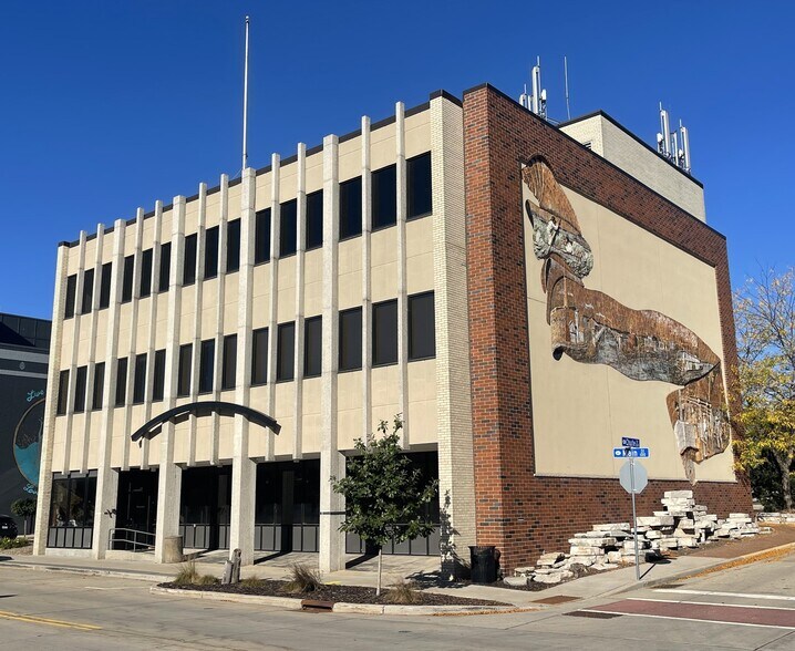 140 Main St, Menasha, WI à vendre - Photo de l’immeuble – Image 1 sur 7