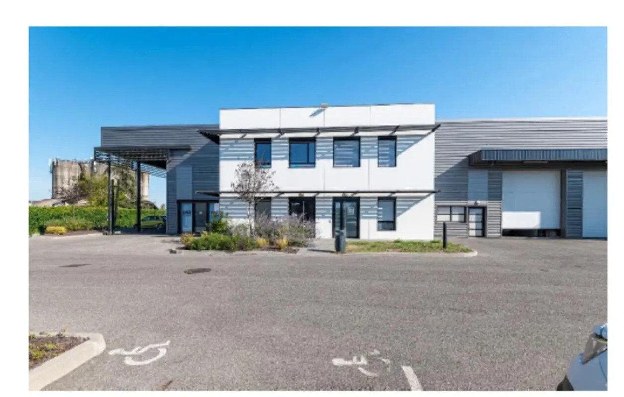 35-37 Rue Emile Zola, Décines-Charpieu à louer Photo de l’immeuble– Image 1 sur 6