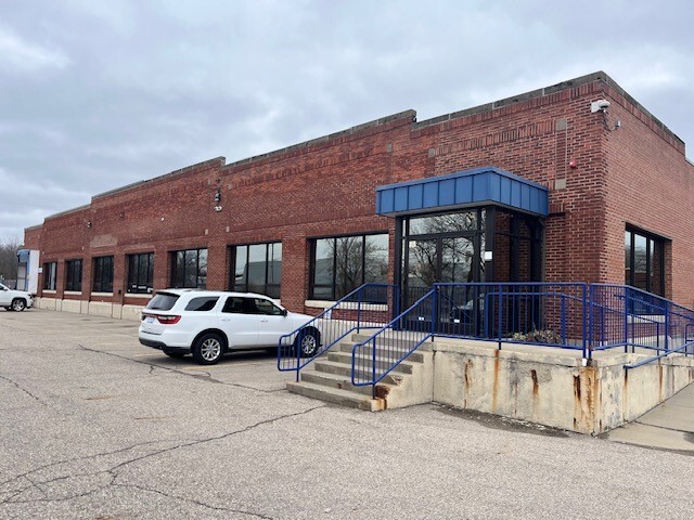 2710 N Pitcher St, Kalamazoo, MI à louer - Photo de l’immeuble – Image 2 sur 14
