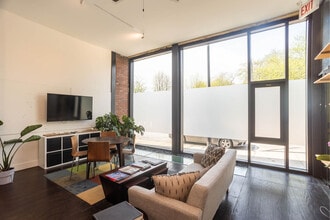 3489 N Elston Ave, Chicago, IL à vendre Photo intérieure– Image 1 sur 9