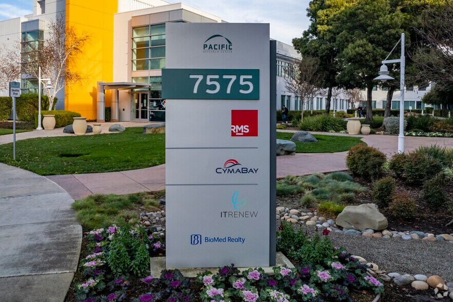 7575 Gateway Blvd, Newark, CA à louer - Photo de l’immeuble – Image 2 sur 5