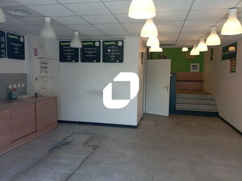 Local commercial dans Grenoble à louer - Photo de l’immeuble – Image 2 sur 5