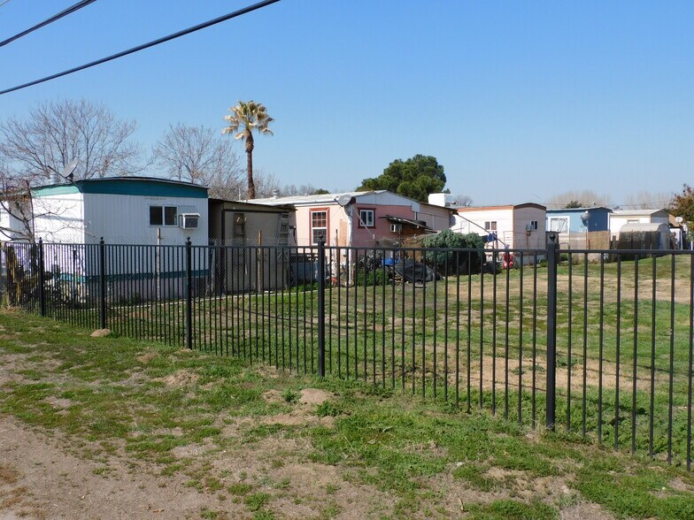 815-849 S Indiana St, Porterville, CA à vendre - Photo de l’immeuble – Image 3 sur 10