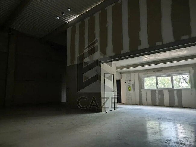 Plus de détails pour Local d’activités à vendre