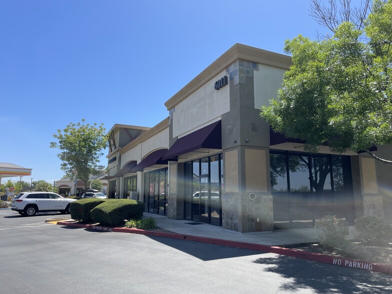 6011 W Oaks Blvd, Rocklin, CA à louer - Photo de l’immeuble – Image 3 sur 5