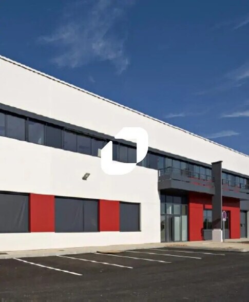 Local d’activités dans Dardilly à louer - Photo de l’immeuble – Image 1 sur 12