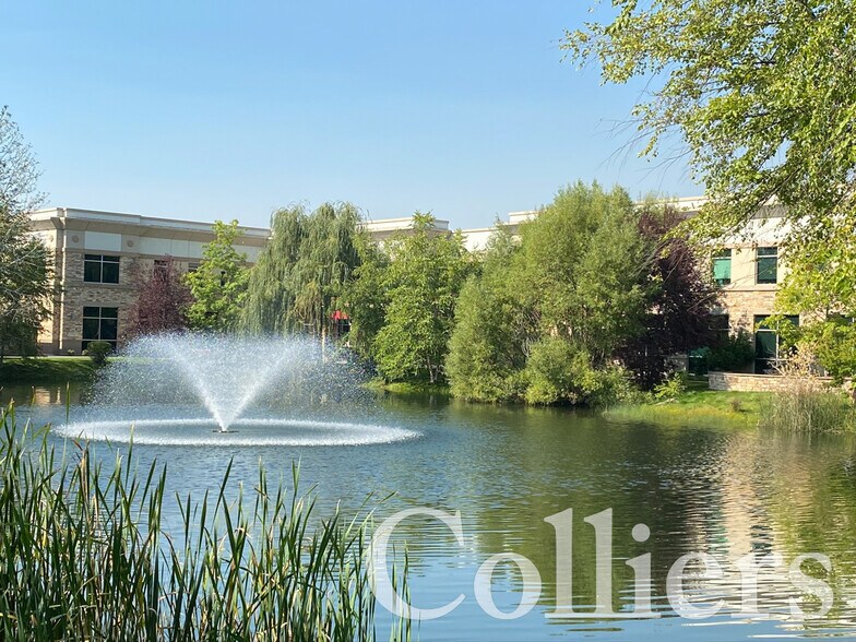 323 E Riverside Dr, Eagle, ID à louer - Photo de l’immeuble – Image 3 sur 12