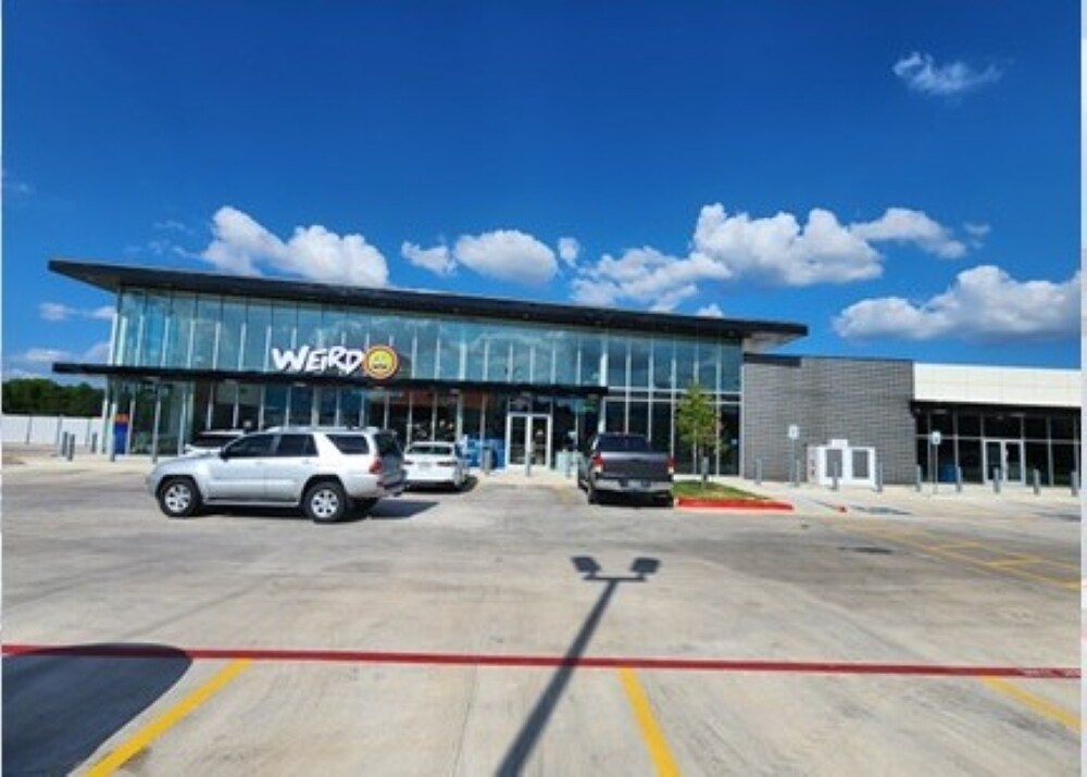 1098 I35 North, Devine, TX à louer Photo principale– Image 1 sur 2
