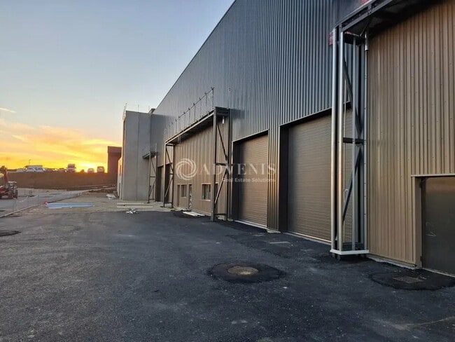 Plus de détails pour Local d’activités à vendre