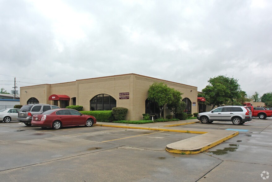 5207-5212 Essen Ln, Baton Rouge, LA à louer - Photo de l’immeuble – Image 2 sur 24