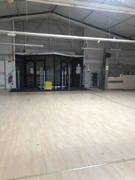Local commercial dans Nemours à louer - Photo de l’immeuble – Image 3 sur 6