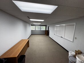 10300 W 103rd St, Overland Park, KS à louer Photo intérieure– Image 2 sur 3