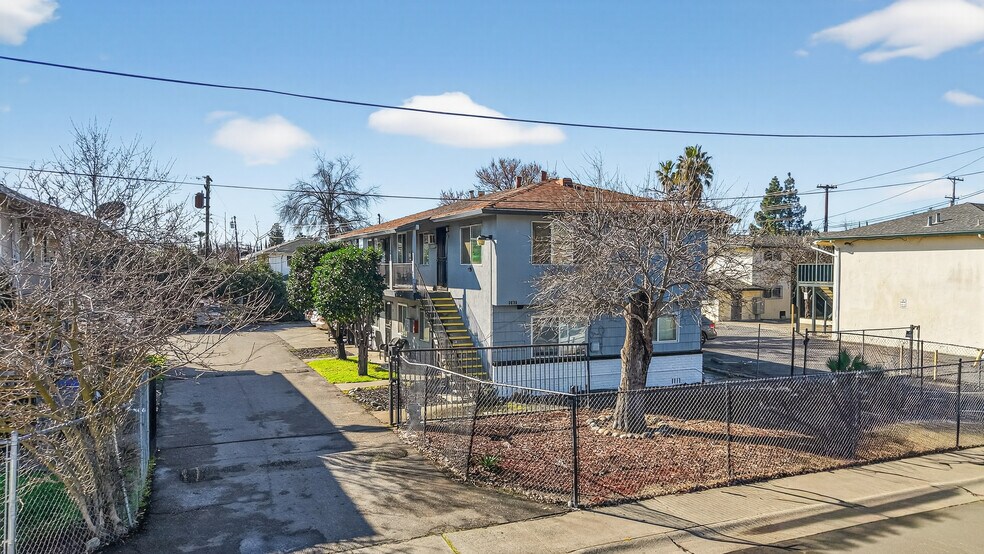 3836 43rd Ave, Sacramento, CA à vendre - Photo de l’immeuble – Image 2 sur 13