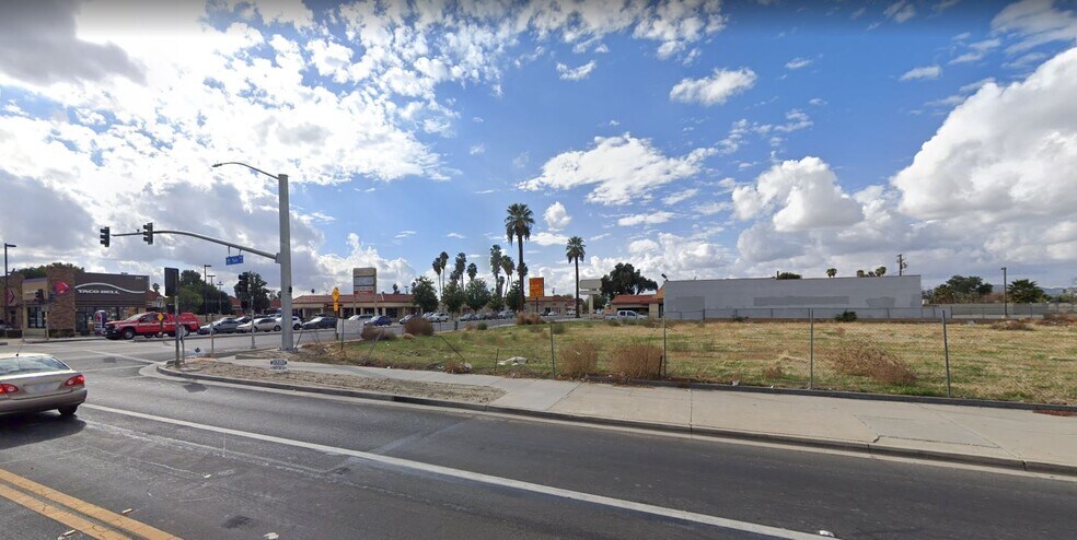 2080 Florida Ave E, Hemet, CA à louer - Photo de l’immeuble – Image 1 sur 6