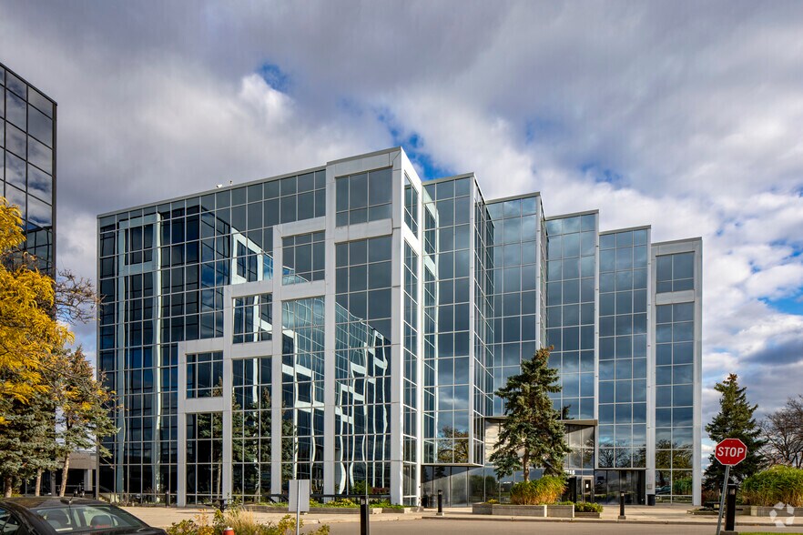 6715 Airport Rd, Mississauga, ON à louer - Photo de l’immeuble – Image 2 sur 7