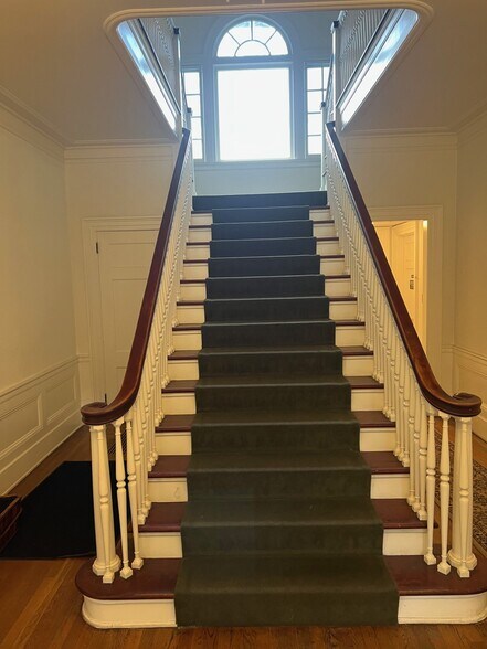 1585 The Alameda, San Jose, CA à louer - Hall d’entrée – Image 3 sur 15