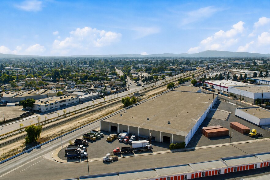 7900-7990 San Fernando Rd, Sun Valley, CA à louer - Photo de l’immeuble – Image 3 sur 10