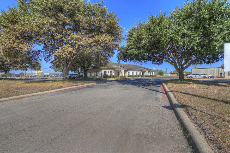 3 Commercial Pl, Schertz, TX à louer - Photo de l’immeuble – Image 2 sur 38
