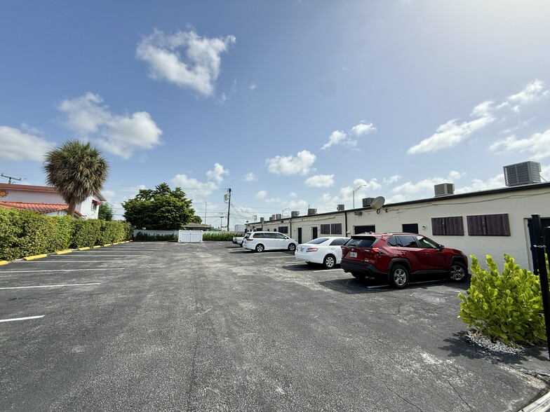 1200-1240 E 4th Ave, Hialeah, FL à louer - Photo de l’immeuble – Image 2 sur 5