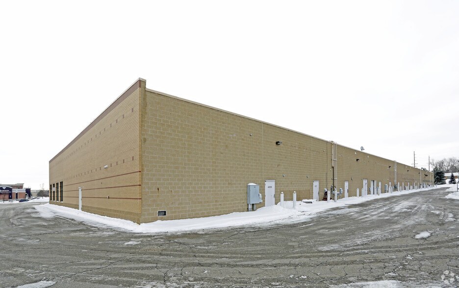 4131-4197 Baldwin Rd, Auburn Hills, MI à louer - Photo de l’immeuble – Image 3 sur 5