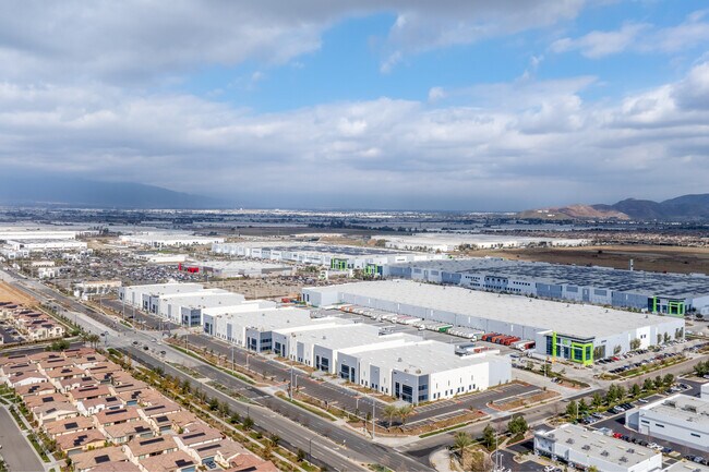 Plus de détails pour 5200-5210 Hamner, Eastvale, CA - Industriel/Logistique à louer
