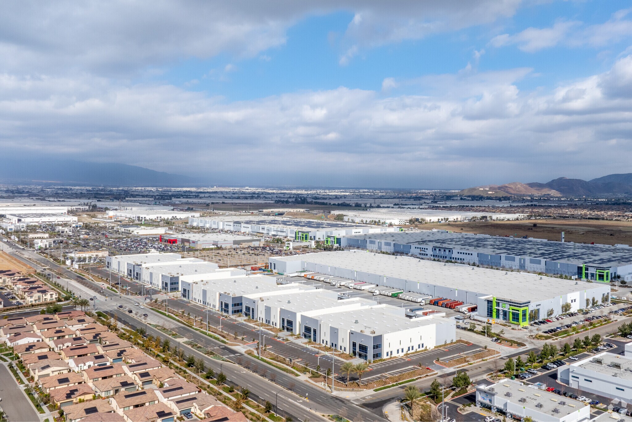 5200-5210 Hamner Ave, Eastvale, CA à louer Photo de l’immeuble– Image 1 sur 14