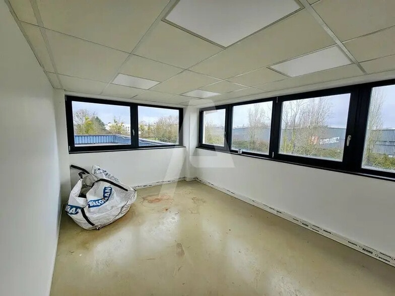 1 Avenue Du Bois De L'Epine, Évry-Courcouronnes à vendre - Photo intérieure – Image 2 sur 7