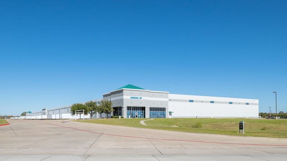 410 W Trinity Blvd, Grand Prairie, TX à louer - Photo de l’immeuble – Image 1 sur 8