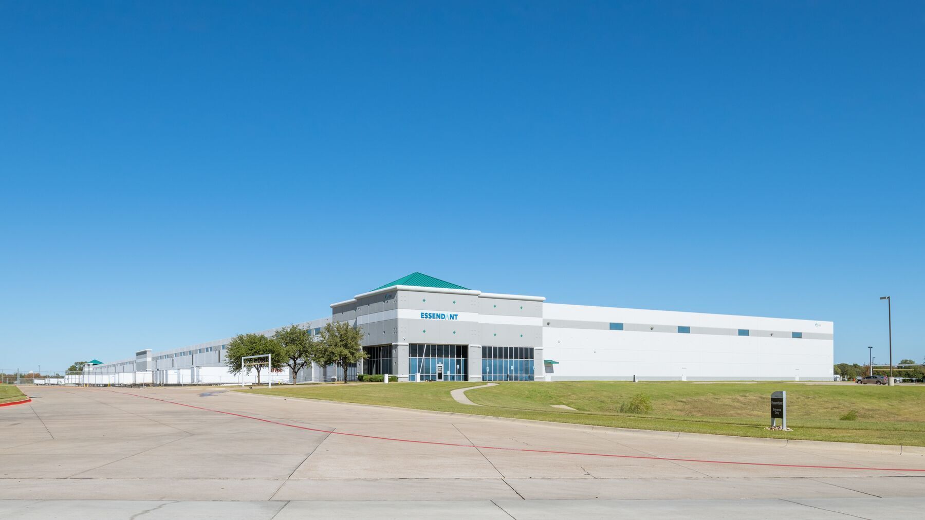 410 W Trinity Blvd, Grand Prairie, TX à louer Photo de l’immeuble– Image 1 sur 9